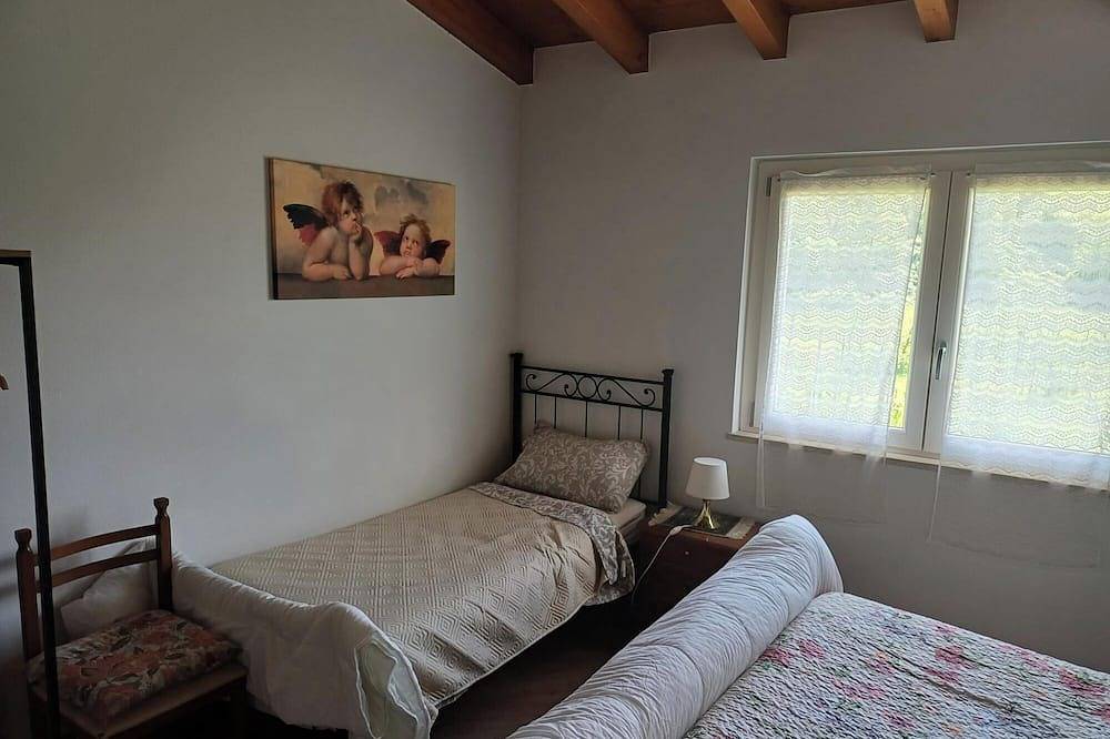 Ganze Wohnung, Auf dem Land in der Nähe des Gardasees in Villanuova sul Clisi, Gardasee-Berge