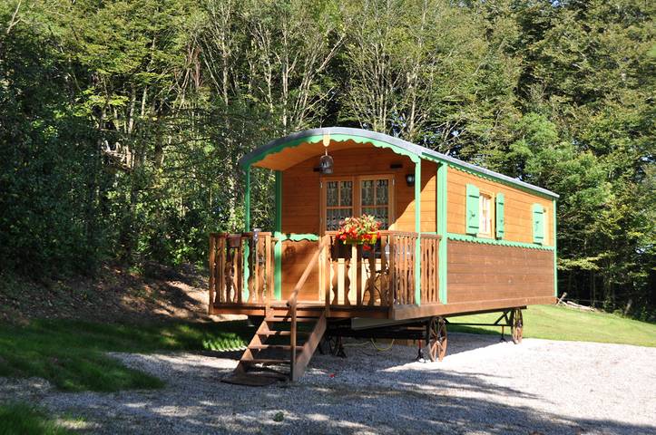 Gîte pour 2 personnes, avec terrasse, animaux acceptés à Salles-Curan