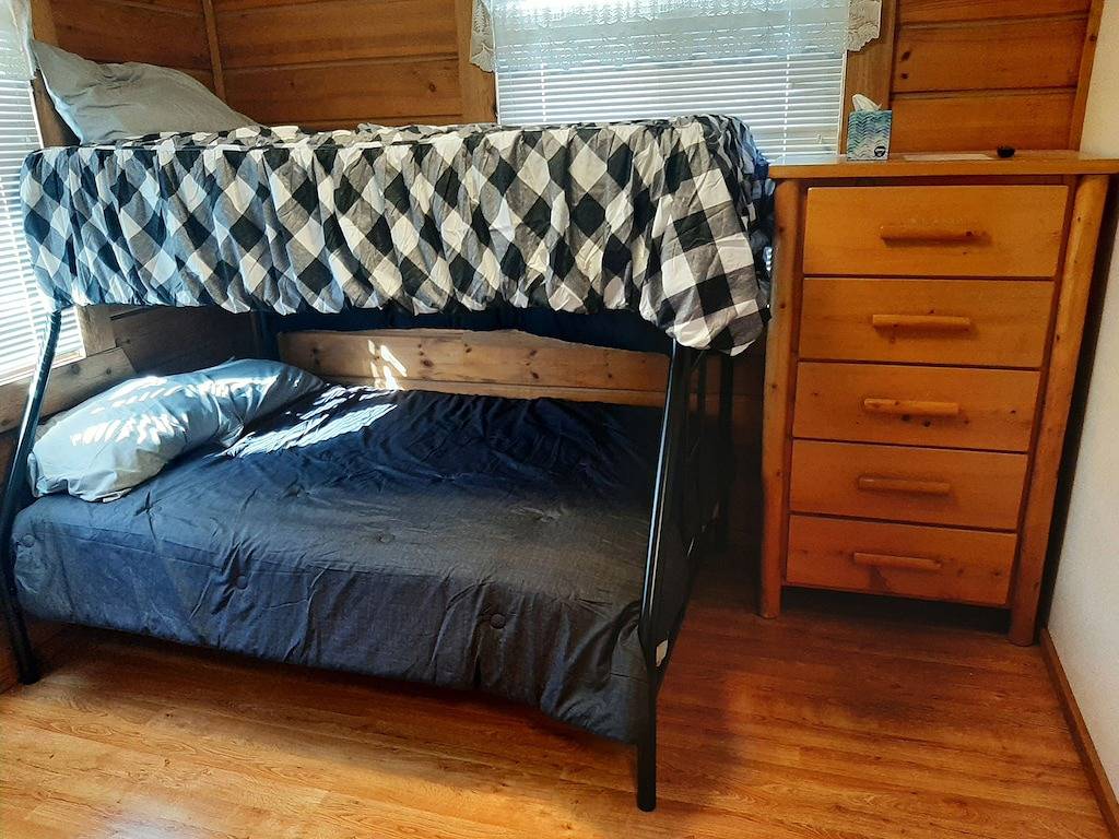 Cozy 2 Bed 2 Bath Cabin located next to Three Bears Resort in Warrens Wisconsin in Warrens, Monroe County (WI)