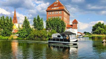Boot für 3 Personen, mit Seeblick, mit Haustier in Mecklenburgische Seenplatte