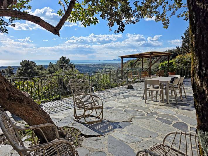 Ferienhaus für 6 Personen, mit Terrasse und Garten sowie Seeblick, mit Haustier