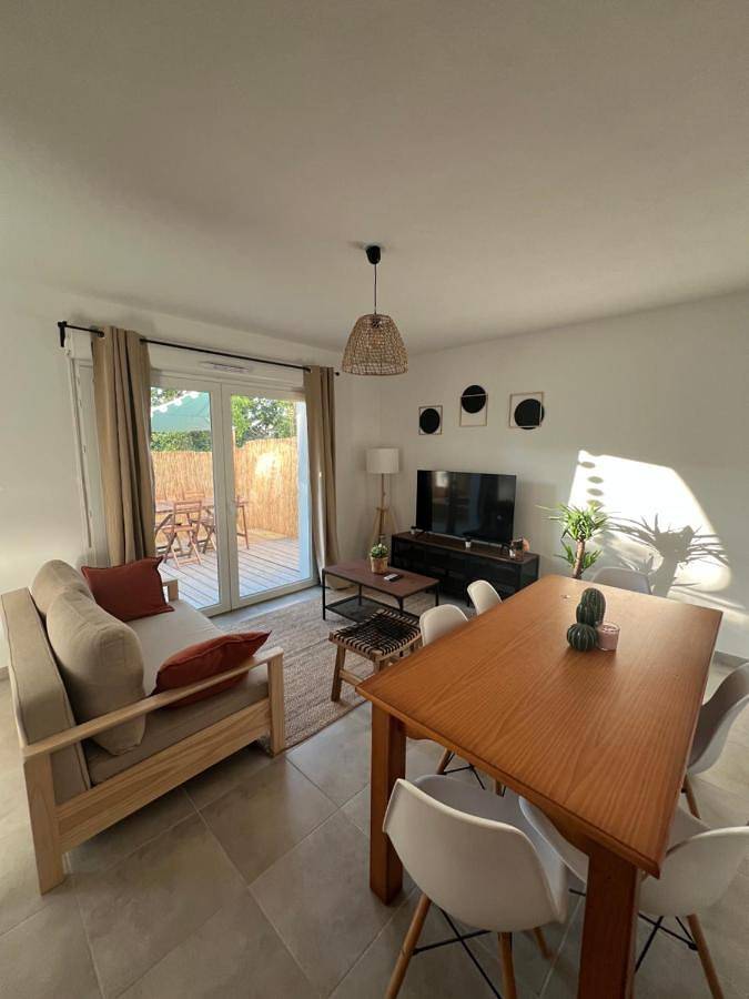 Appartement de vacances pour 6 personnes, avec terrasse ainsi que jardin et jacuzzi