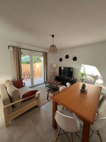 Gîte pour 6 personnes, avec jardin ainsi que terrasse et jacuzzi à Saint-Jory