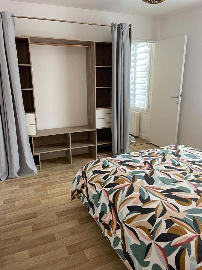 Appartement entier, One-Bedroom Apartment in Épernon, Région de Chartres