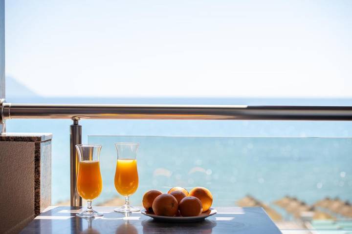 Ferienhaus für 2 Personen, mit Balkon und Terrasse sowie Ausblick in Sarti