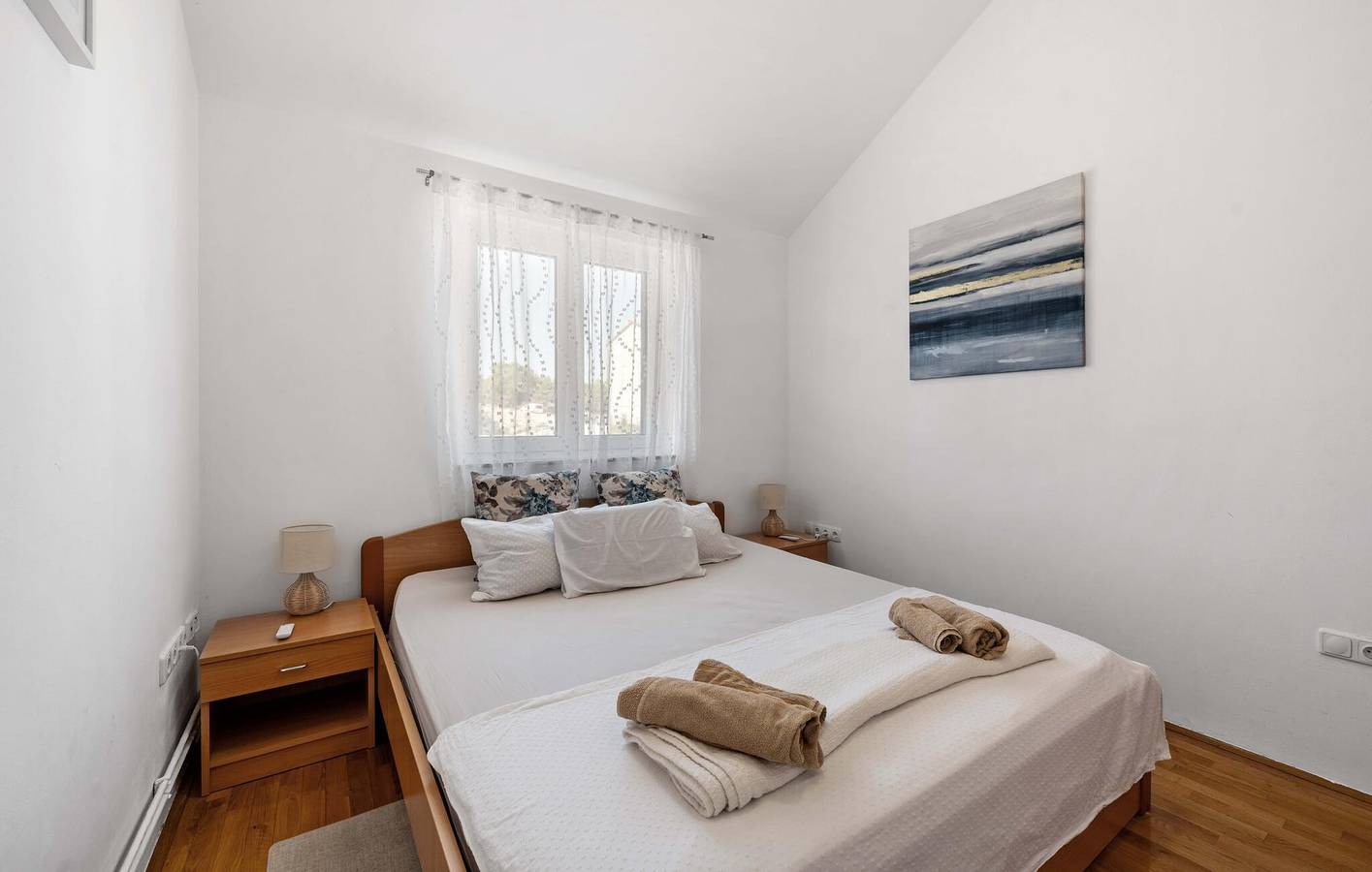 Entire holiday apartment, Sea View Apartment with Terrace, Wi-Fi, and Parking - 1.5km to Beach in Sibenik, Šibenik-Knin
