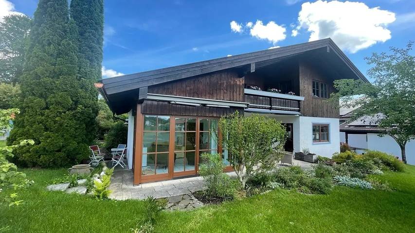 Ferienhaus für 6 Personen, mit Balkon und Garten