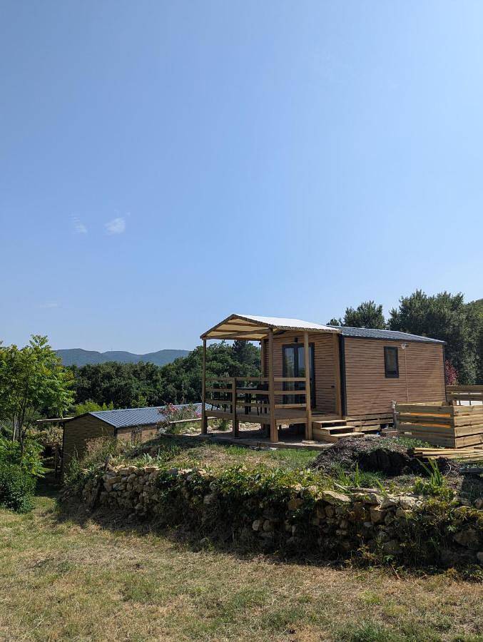 Location de vacances pour 2 personnes, avec piscine et jardin ainsi que terrasse et vue à Viviers - 3