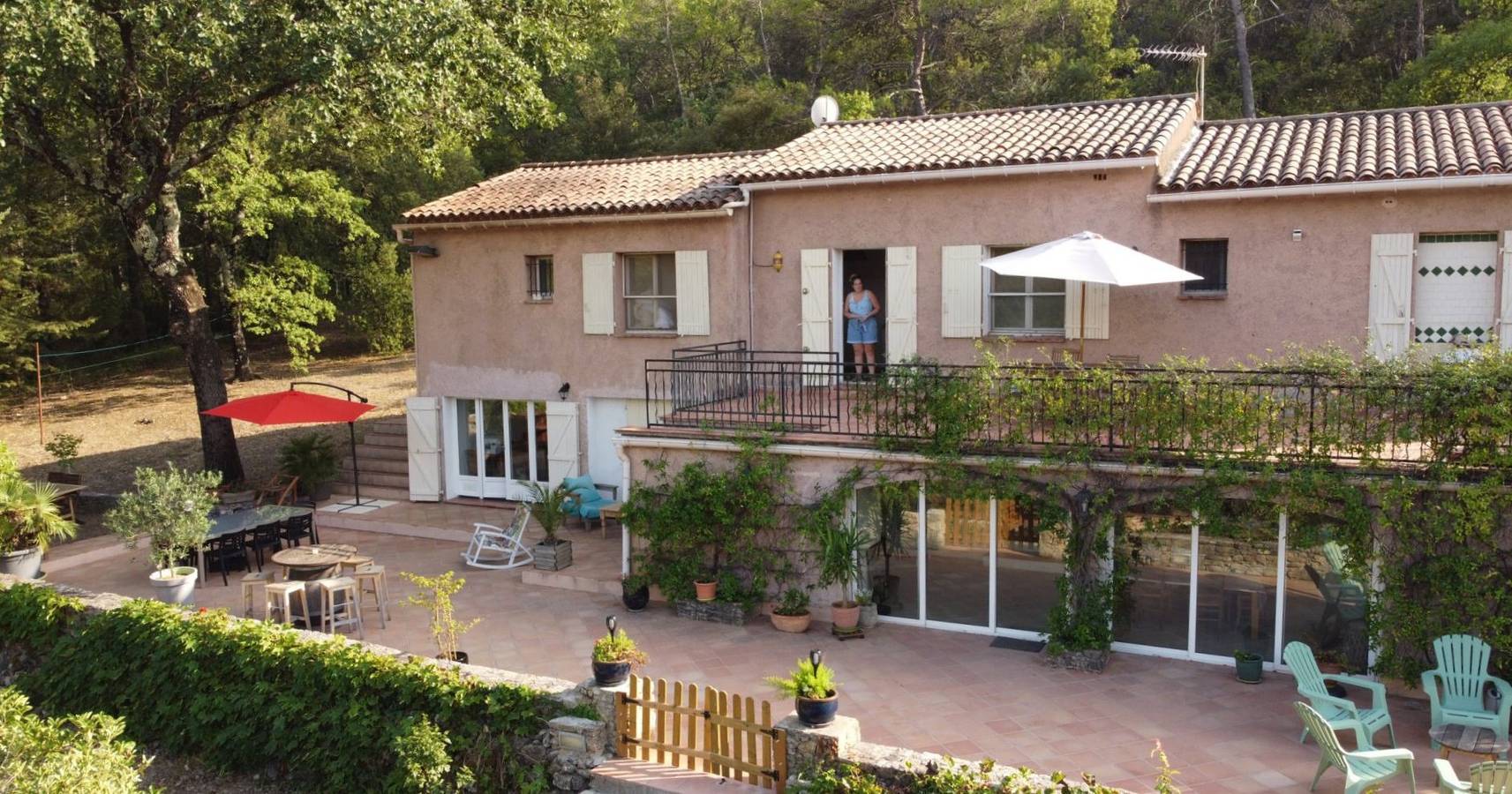 Natur & Jasmin, chambres d'hôtes naturistes en Provence - Sous la glycine in Lorgues, Région de Draguignan