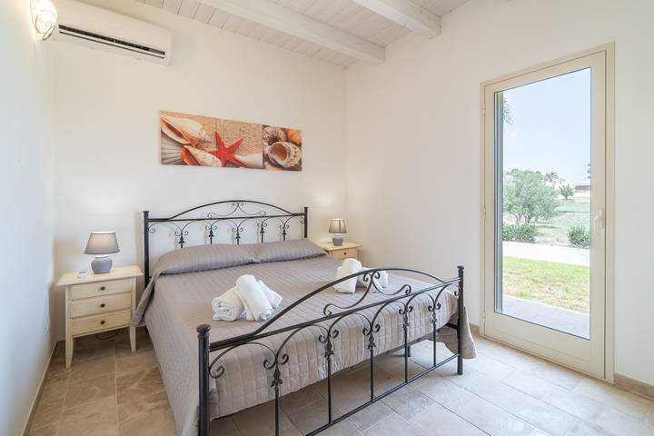 Feriehus for 5 personer, med hage på Sicilia