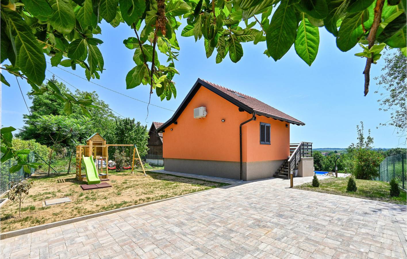 Geräumige 85 m² große Wohnung mit Pool, WLAN und Parkplatz in Kapela, Bjelovar-Bilogora