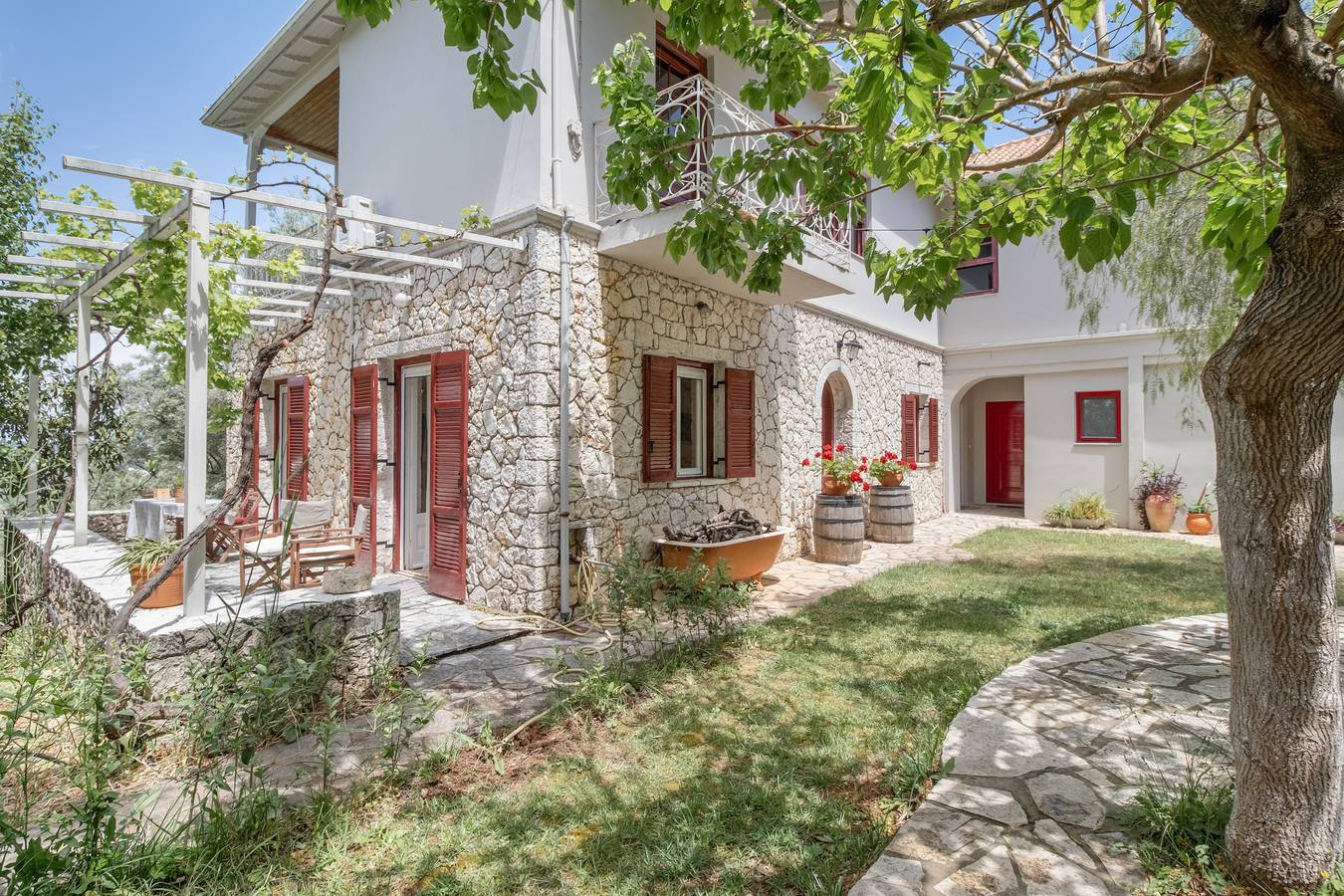 Holiday Home 'Stone House In Katouna with Garden' with Garden, Wi-Fi and Air Conditioning in Κατούνα, Ελλάδα