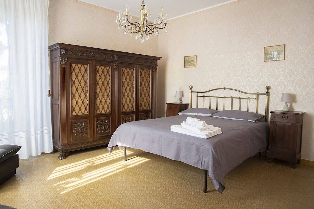 Entire apartment, Bed & Roses \"Meni\" in La Morra, Langhe