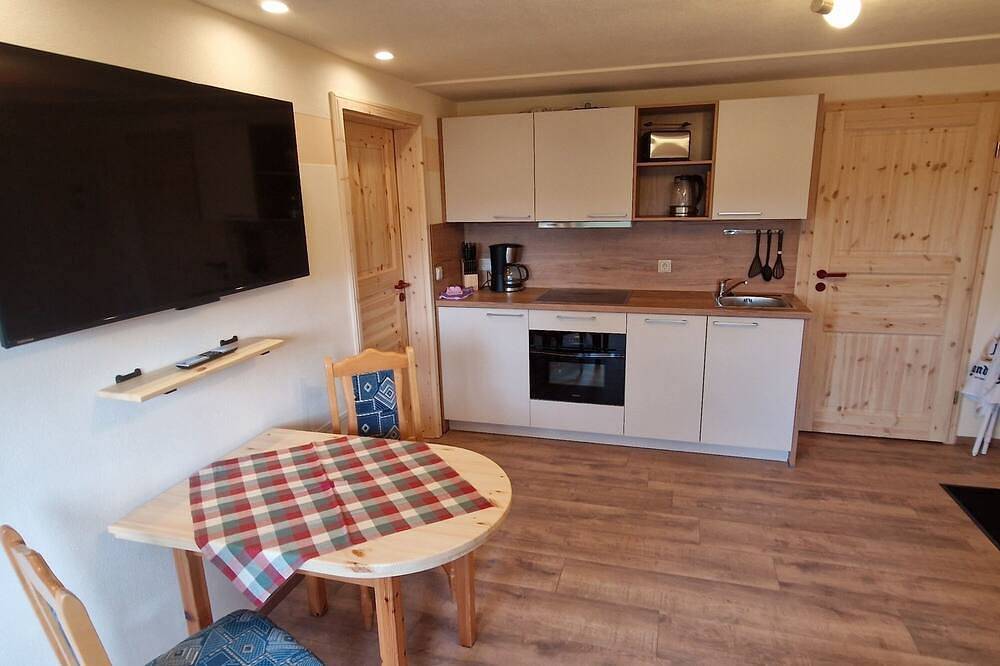 Ganze Wohnung, Apartment-Komfort-Ensuite mit Dusche-Terrasse in Schirgiswalde, Schirgiswalde-Kirschau