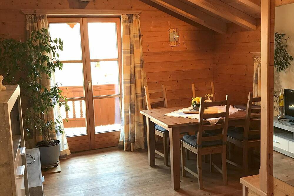 Ganze Wohnung, Ferienwohnung 55qm mit Balkon für max. 3 Erwachsene in Traunstein, Chiemsee