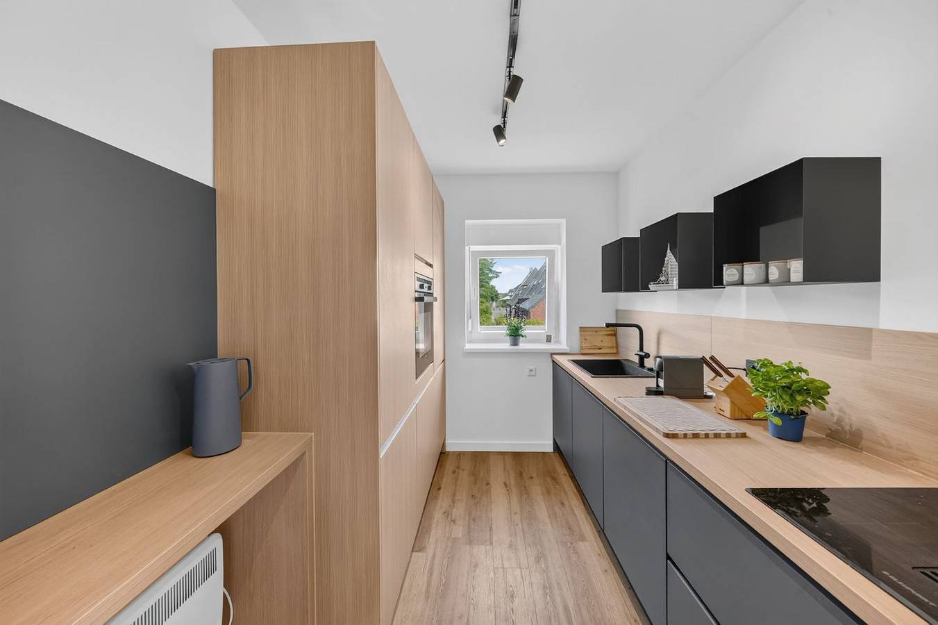 Ganze Wohnung, Frisch renoviertes 3 Zimmer Apartment mit Terrasse und Hund in Hörnum, Sylt