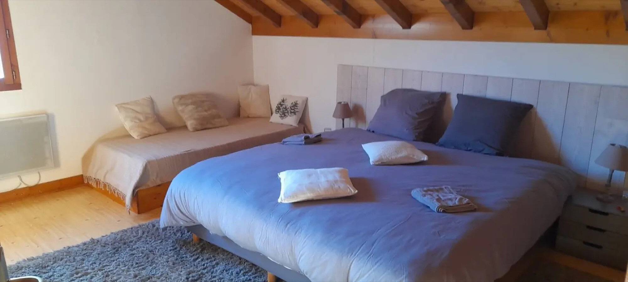 Guest Rooms 'Rooms 1 and 2' with Mountain View, Shared Terrace and Wi-Fi in Saint-Martin-de-la-Porte, Saint-Jean-de-Maurienne region