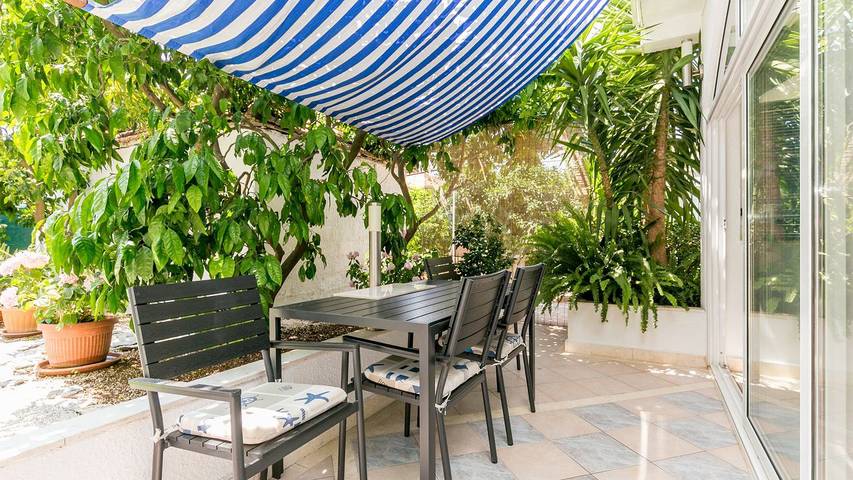 Apartament wakacyjny dla 4 osób, z taras w Okrug Donji