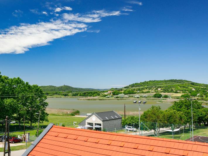 Ferienhaus für 12 Personen, mit Seeblick und Garten sowie Balkon und Ausblick in Plattensee Ostufer - 3