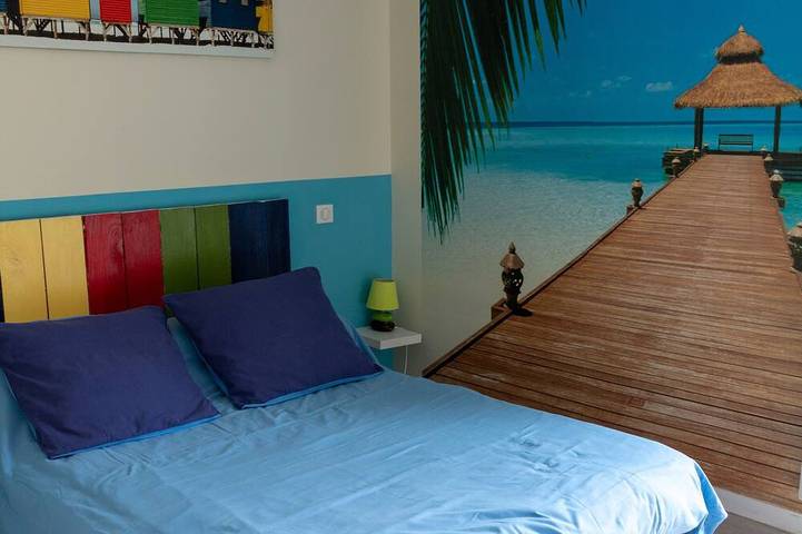 Villa de charme 5 chambres climatisée piscine et spa + prise recharge électrique in Arès, Région d'Arcachon