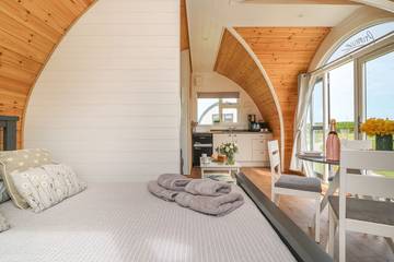 Log Cabin for 4 People in Hornsea, East Riding of Yorkshire, Photo 2