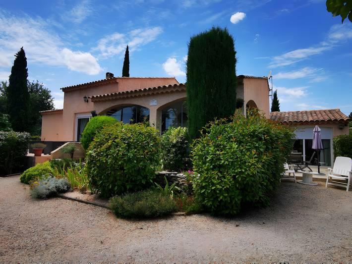 Chambre d’hôte pour 2 personnes, avec jardin et jacuzzi en Provence