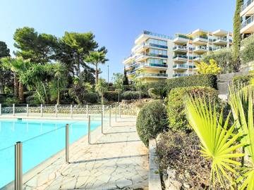Gîte pour 2 personnes, avec jardin ainsi que vue et terrasse à Cannes
