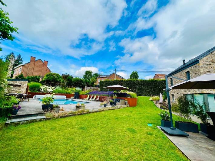 Location de vacances pour 7 personnes, avec Jacuzzi et Terrasse ainsi que Jardin et Piscine à Wanze