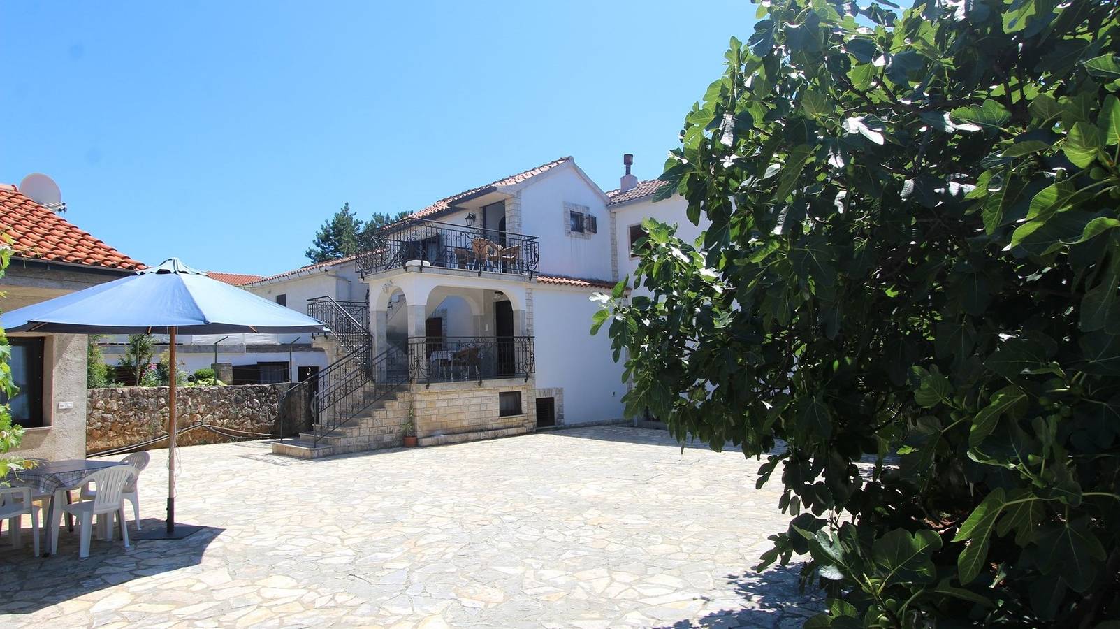 Ganze Wohnung, Studio Ferienwohnung Eva 2 for 2 people with sea view in Malinska-Dubašnica, Krk