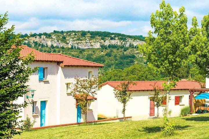 Location de vacances pour 4 personnes, avec Terrasse ainsi que Jardin et Piscine à Cajarc