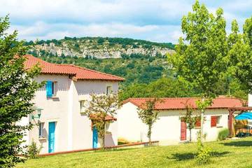 Gîte pour 4 personnes, avec terrasse ainsi que jardin et piscine à Cajarc