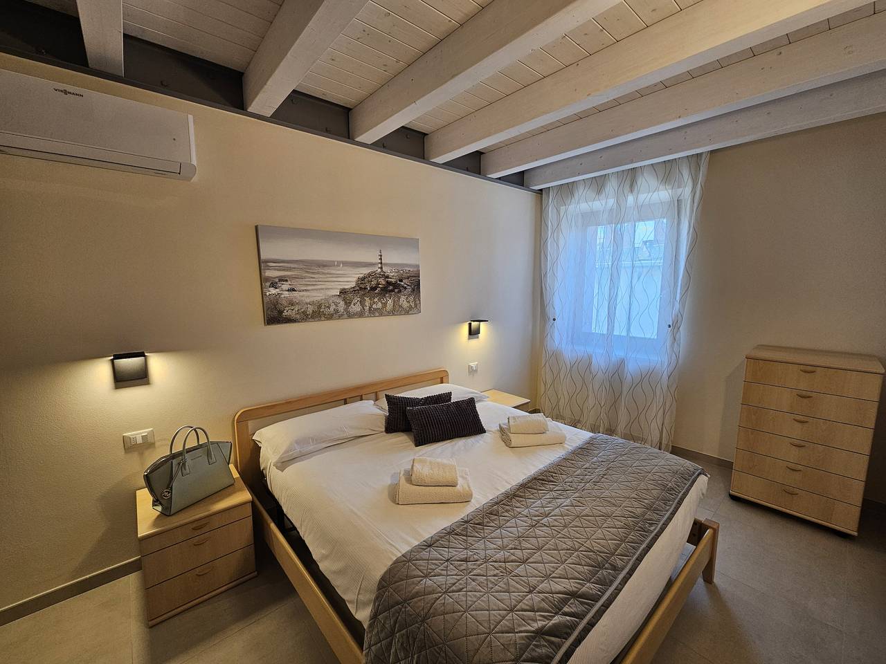 Appartement entier, Regarda - Residenza Gj - piano 2 moderno bilocale con terrazza panoramica in Lazise, Montagnes autour du lac de Garde