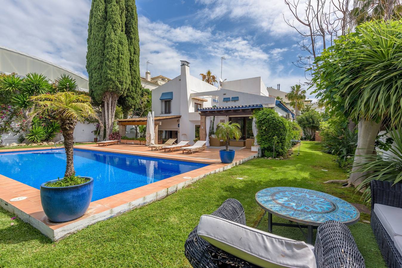 Villa 'Rio Verde' mit Meerblick, Wi-Fi und Klimaanlage in Golden Mile, Marbella