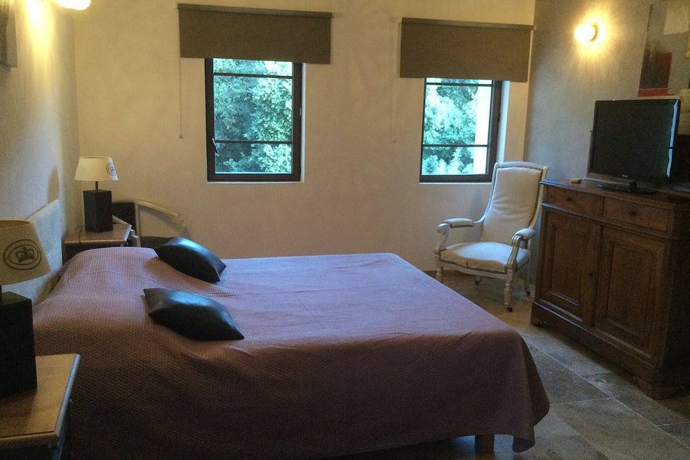 Provencal farmhouse in an estate with an exceptional view in Bollène, Vaucluse