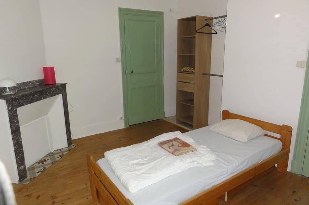 Ganze Wohnung, Ground floor charming \"arts déco\" house 2 bedrooms, living room, kitchen, large garden in Toulouse, Umgebung Toulouse