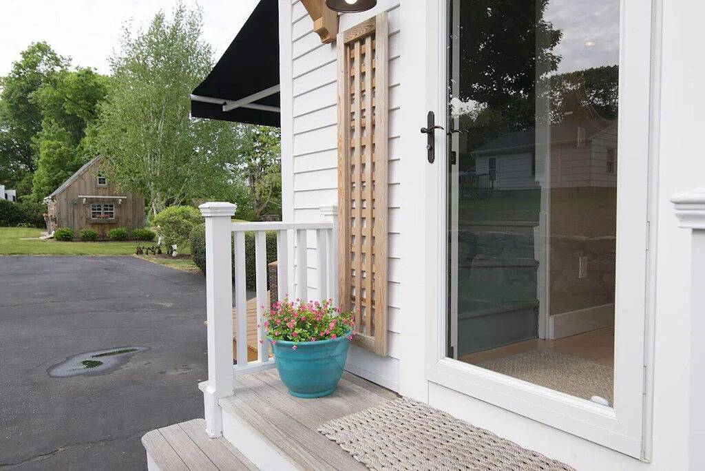 The Farmhouse Downtown Mystic~Walk to Seaport, Shops and Restaurants in Mystic, Connecticut