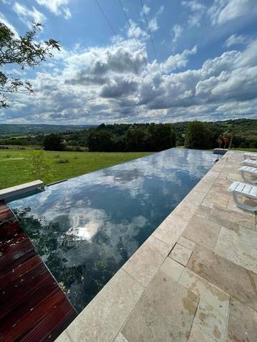 Gîte pour 10 personnes, avec jardin ainsi que vue et piscine à Coux-et-Bigaroque