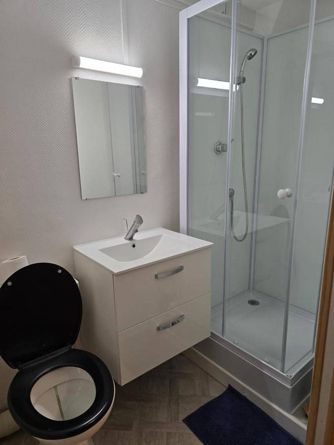 Appartement entier, Double Room in Bonnat, Région de Guéret
