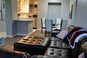 Vacation Rental for 4 Guests in Calgary, Canadian Rocky Mountains, Picture 2