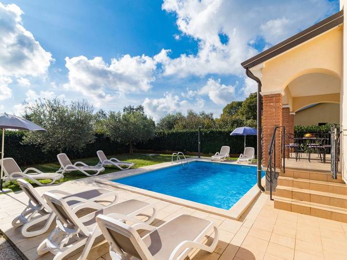 Ferienwohnung für 4 Personen, mit Balkon/Terrasse und Garten sowie Pool in Porec und Umgebung - 3