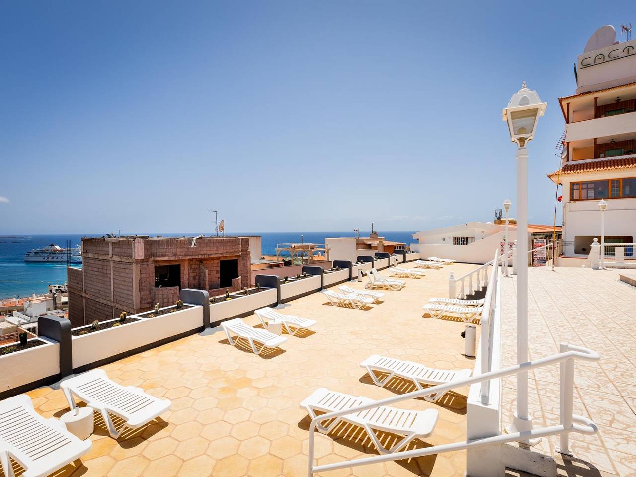 Ganze Ferienwohnung, 113 Cactus Apartment Beheizter Pool, Wifi in Los Cristianos, Arona