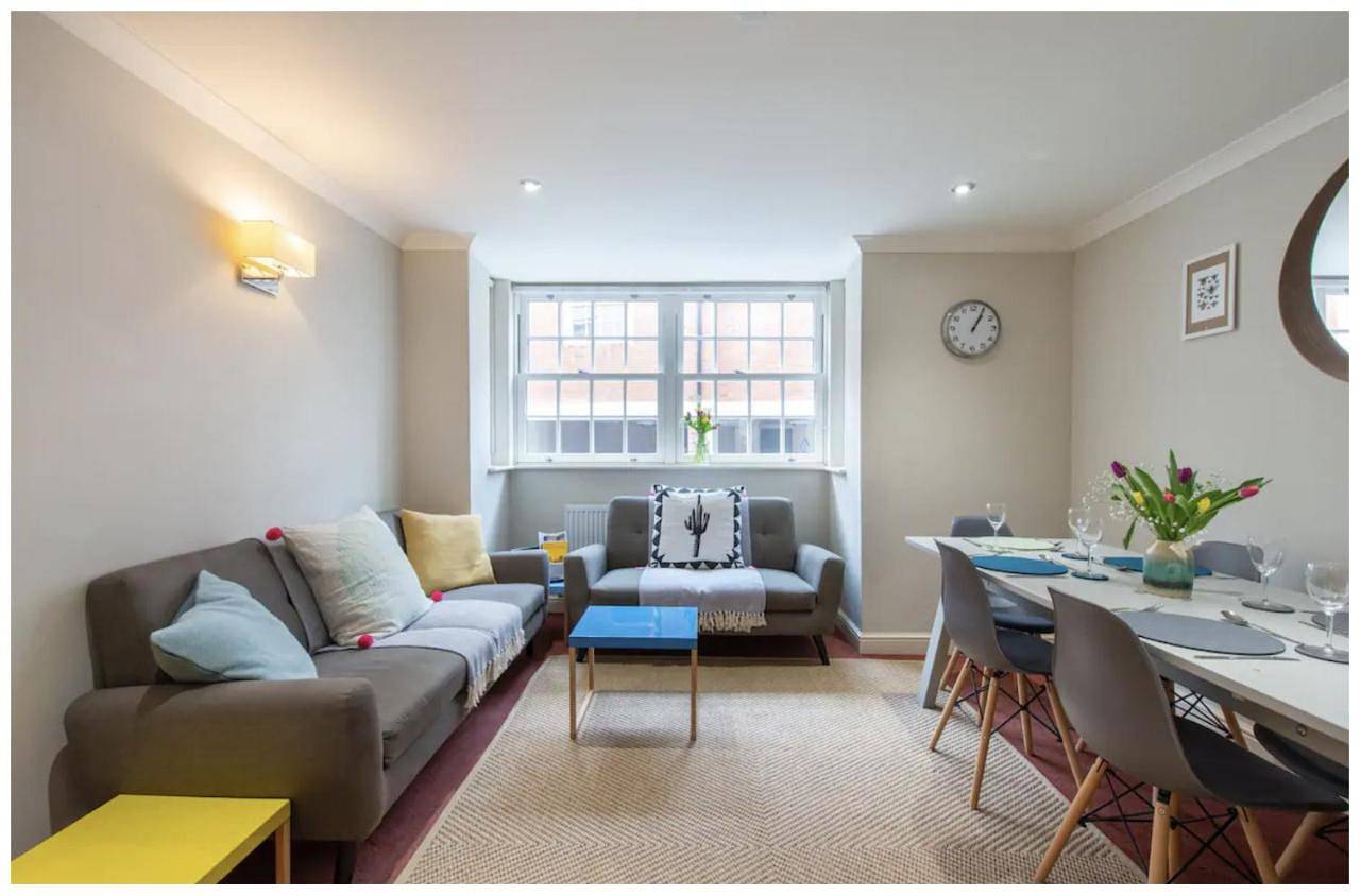 Wells City Centre, Quiet Mews House, sleeps 6 in Wells, Somerset