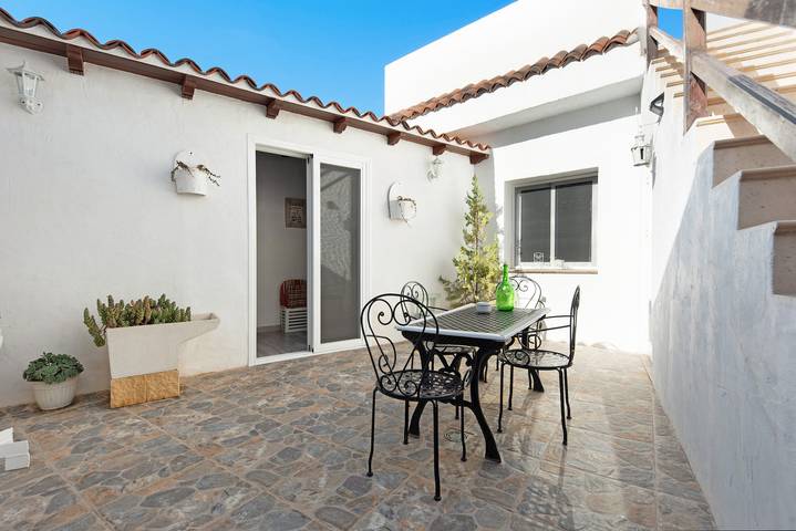 Holiday Home Casa Rural Macrina with Sea View, Wi-Fi, A/C, Terrace & Balcony in La Concepción, Adeje