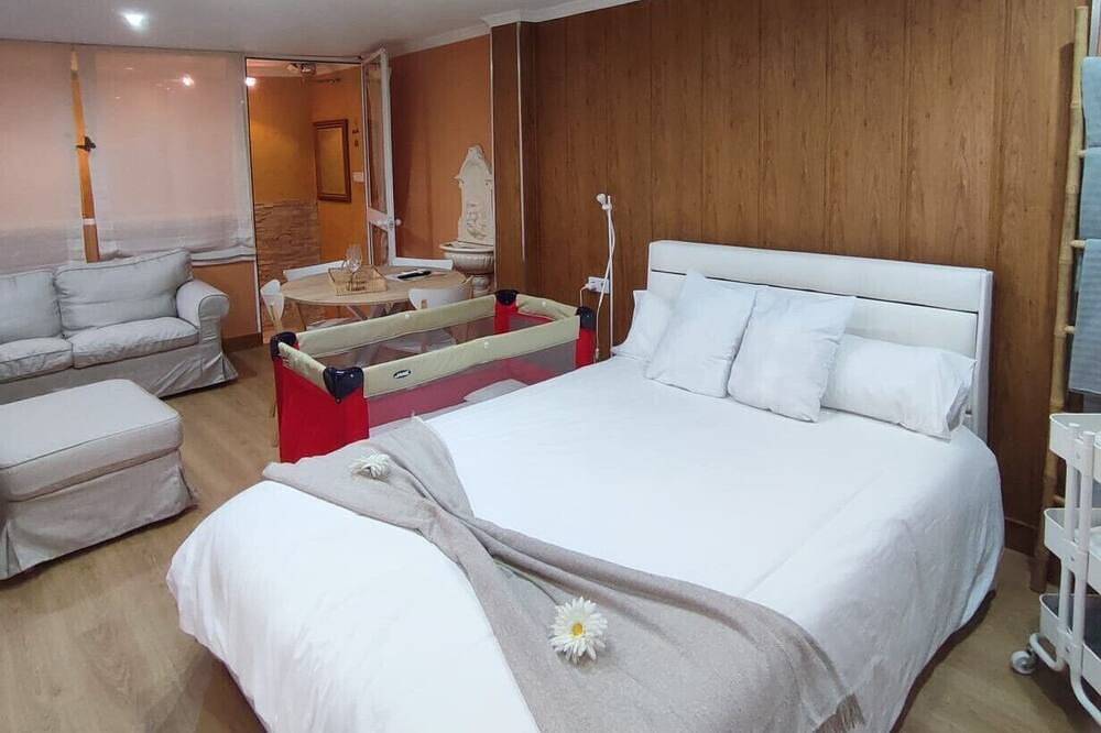 Discover La Casa de las Violetas in the heart of Ecija in Écija (Sevilla), Écija