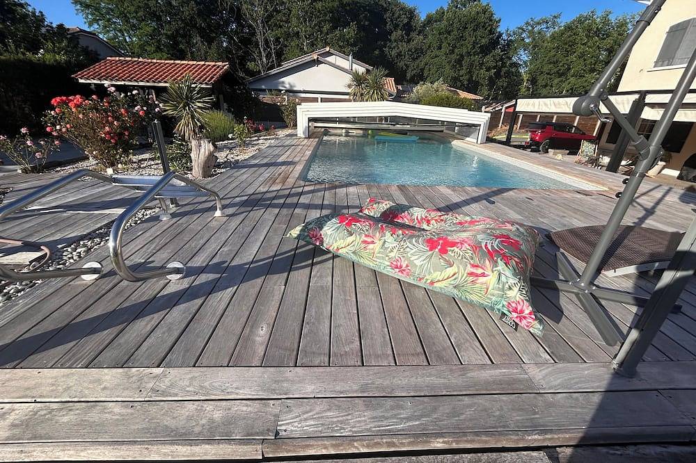 Apartamento entero, 2-bedroom apartment with swimming pool in the heart of the Pessac-Léognan vineyards in Léognan, Región de Burdeos