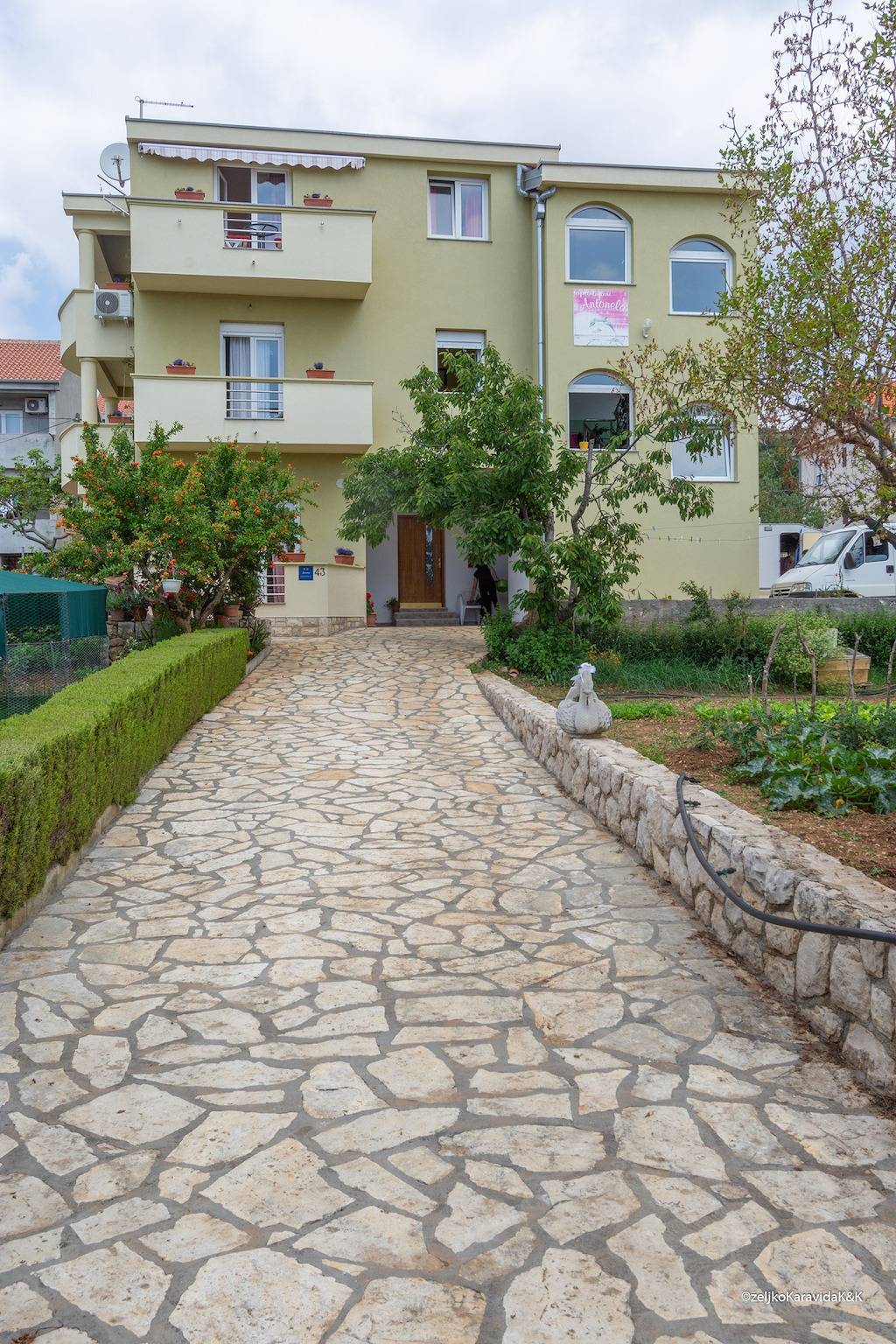 Ganze Wohnung, 3-Zimmer-Ferienwohnung mit Terrasse und Meerblick Posedarje, Novigrad A-6190-a in Novigradsko More, Zadar