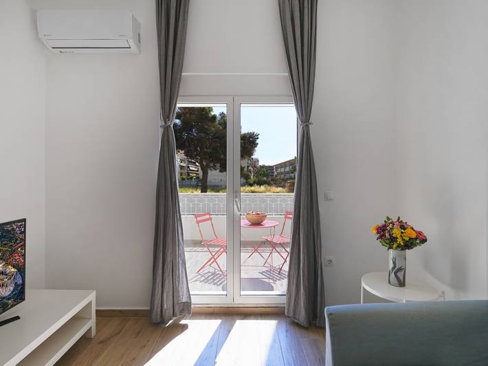 Appartement entier, 1L · Athenian 2bdr apartment with sunny in Section centrale d'Athènes, Athènes