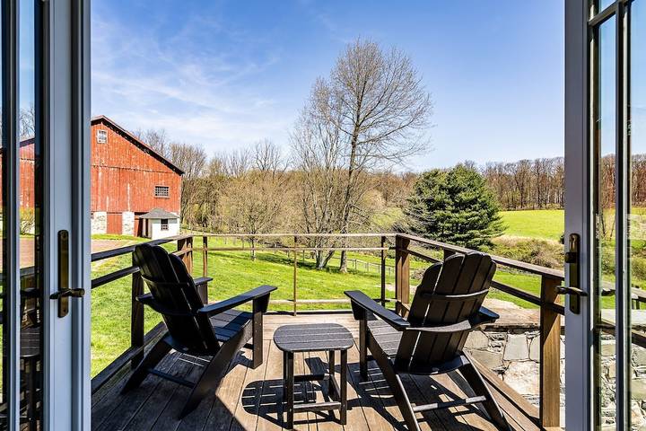 Barn for 11 people, with yard in Chester County