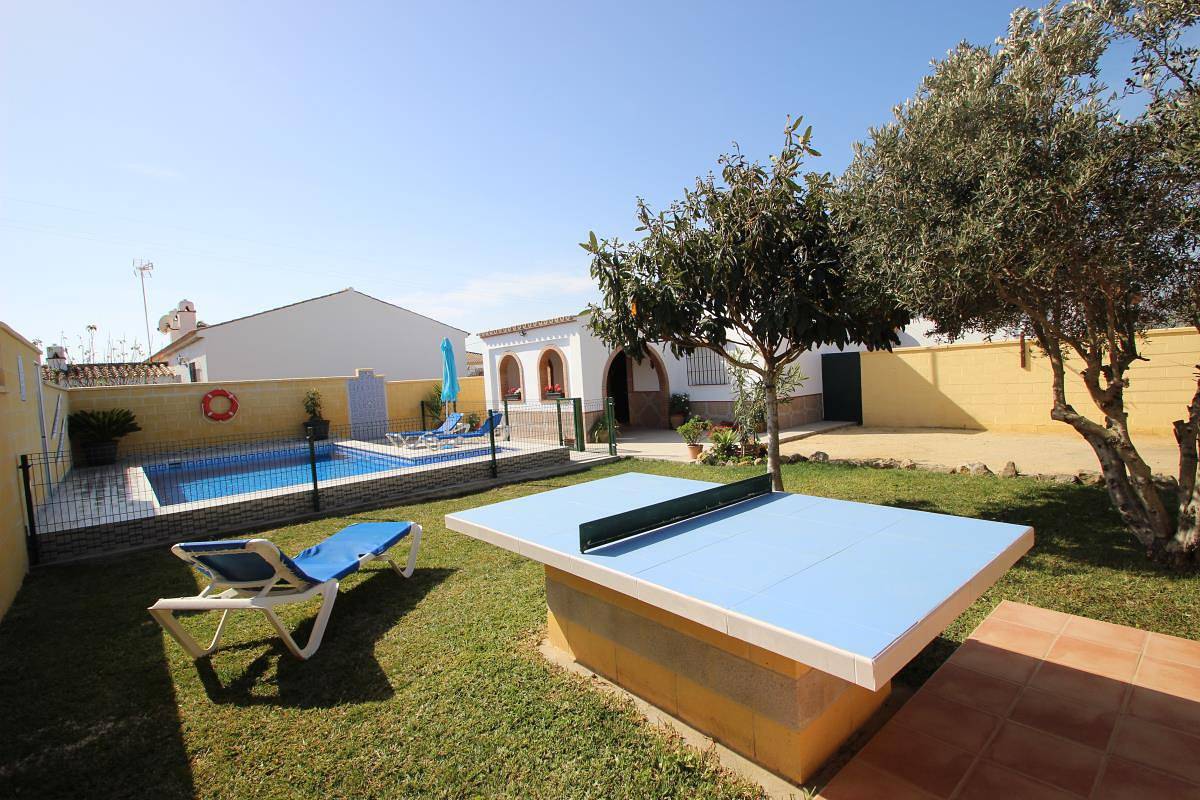 Neues, familienfreundliches Ferienhaus mit privatem, kindersicheren Pool und schцnem Garten,  mit toller Barbecue-Terrasse und kostenlosem Internet - Casa Melli -  in Conil de la Frontera, Costa de la Luz