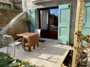 Gîte pour 2 personnes, avec terrasse, animaux acceptés dans l' Aude